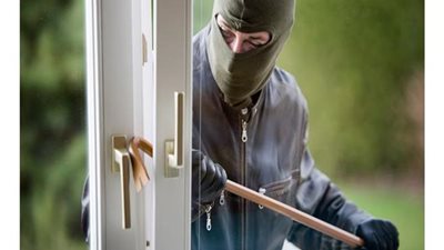 القبض على حرامي شقق بالمعادي.. والتحريات: سرق مبلغا ماليا من منزل سيدة أجنبية