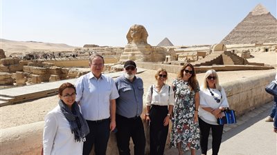 أهرامات الجيزة تستقبل نائب الرئيس التنفيذي للمفوضية الأوروبية للصفقة الخضراء
