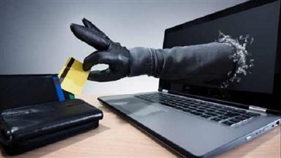 ضبط كاشير بتهمة سرقة بيانات الدفع الإلكتروني للعملاء بمنطقة الهرم