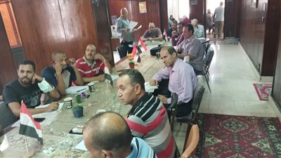 ندوة تثقيفية لـ عمال حلوان برعاية نقابة الصناعات الهندسية