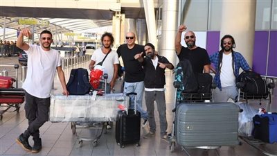 أوتوستراد تصل إلى مصر استعدادًا لجولة حفلاتها الغنائية في الساقية | صور