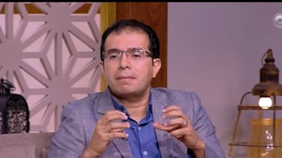 استشاري ذكورة: الحضن يخفض ضغط الرجل.. وحصر العلاقة الزوجية في الاستمتاع أمر خاطئ | فيديو