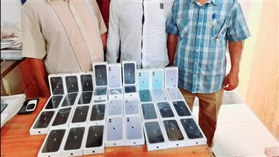  جمارك السلوم تضبط محاولة تهريب عدد من الهواتف المحمولة