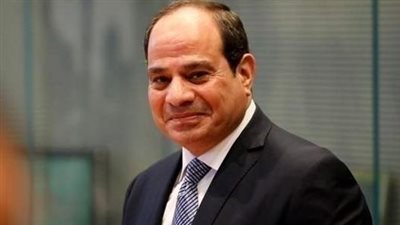  السيسي يقدم التحية للواء سمير فرج: كان قائد كتيبتي