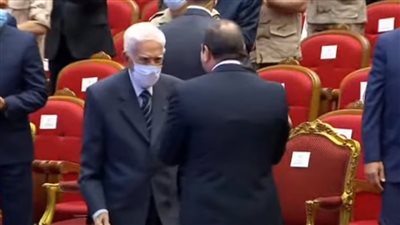 السيسي يرحب بالفريق عبد رب النبي أحد أبطال حرب أكتوبر خلال الندوة التثقيفية العبور إلى المستقبل