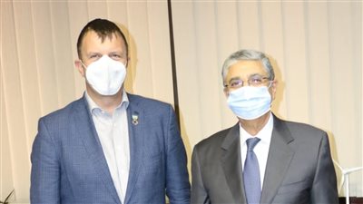 وزير الكهرباء يستقبل بطل العمل المناخي البريطاني أثناء زيارته الأولى لمصر 