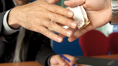 القبض على مسئول بأحدي الجهات الحكومية لاتهامه بتلقي رشوة بالإسكندرية 