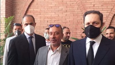 تلاوة آيات قرآنية أمام قبر مبارك وسط أسرته ومحبيه |فيديو 