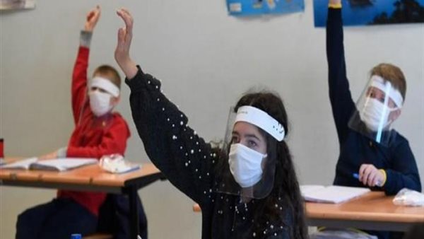 تلاميذ في مدارس -