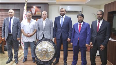 حسين لبيب يبحث سبل التعاون المشتركة بين الزمالك ومجلس الشارقة الإماراتي