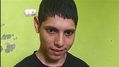 أحمد رمضان.. حكاية طفل من ذوي الهمم حفظ القرآن كاملًا بأرقام الآيات