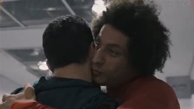 الزمالك وبرشلونة.. علي زين يصافح لاعبي الأبيض والجماهير تملأ المدرجات | فيديو