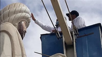  الآثار تبدأ في ترميم تمثال رفاعة الطهطاوي بسوهاج | صور 