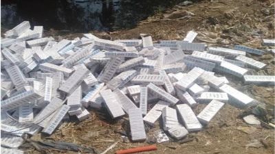 ملقاة في القمامة والترعة.. تفاصيل العثور على 1000 جرعة لقاح كورونا بالمنيا