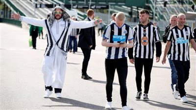 مالك نيوكاسل السابق يعلق على شراء الاستثمار السعودي للنادي