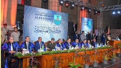 رئيس جامعة الإسكندرية لدفعة 75 بالهندسة: نعتمد عليكم في بناء الجمهورية الجديدة