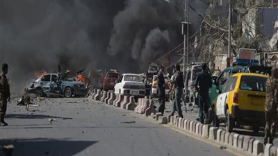 50 قتيلًا ومصابًا في تفجير استهدف مسجدا بأفغانستان │ فيديو