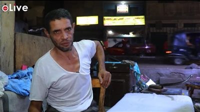 أقدم مكوجي رِجل بشبرا: المكواة القديمة تُطهر الملابس من الميكروبات