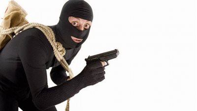 سلم نفسه مقابل مكافأة.. قصص أغبى اللصوص في العالم