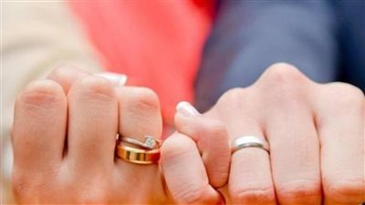 مثلية كامنة.. أستاذ طب نفسي يفجر مفاجأة عن سبب استعانة الزوج بمحلل