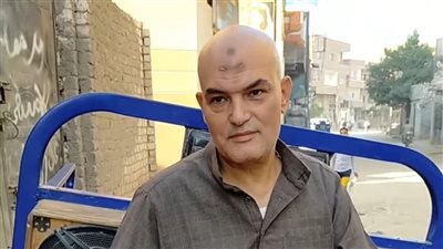 «ترزي وعتال على تروسيكل و معاه دكتوراه».. لماذا استُبعد «إبراهيم الشاهد» من عمله مُساعدًا لرئيس مدينة الفيوم؟|فيديو