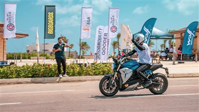 مغامر مصري يسجل رقمًا قياسيًا جديدًا بموسوعة جينيس دعمًا لحماية البيئة 