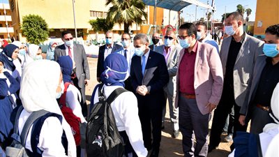 محافظ الغربية يشهد طابور الصباح في أول أيام العام الدراسي الجديد