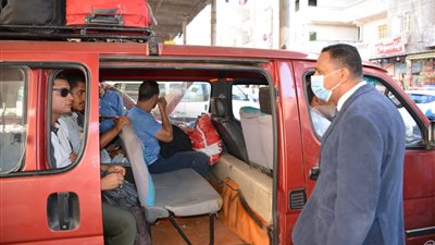 محافظ الدقهلية يتابع الالتزام بالتعريفة خلال جولة بموقف الأتوبيس الجديد