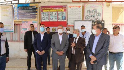 محافظ كفر الشيخ يتفقد عددًا من مدارس الفترة المسائية ويشارك في تحية العلم| صور 