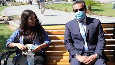 أول تعليق لـ صاحبة الصورة الشهيرة خلال جولة وزير التعليم العالي: اتفاجئت 