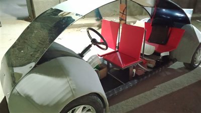 بديلًا للتوكتوك.. قصة سيارة تعمل بالطاقة الشمسية ينتجها طلاب هندسة كفر الشيخ | صور وفيديو