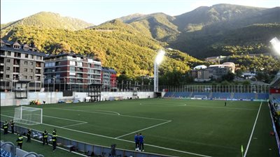 التفاصيل الكاملة لأزمة حريق نشب بجوار ملعب مباراة إنجلترا وأندروا في تصفيات المونديال