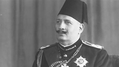 ما الصدفة التي وضعت السلطان فؤاد الأول على العرش؟