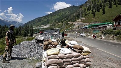 بعد إلغاء الحكم الذاتي في كشمير.. الحكومة الهندية تفرض الإغلاق الكامل وتشن اعتقالات جماعية على الإقليم 