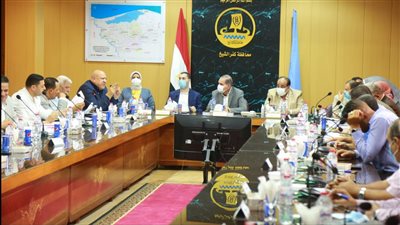 محافظ كفر الشيخ يستمع لطلبات أعضاء مجلسي النواب والشيوخ ويوجه بسرعة حلها