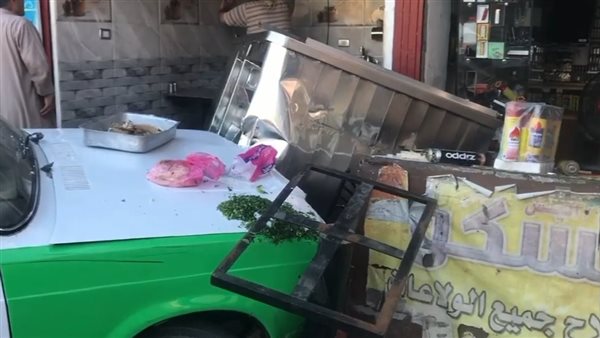 تاكسي يقتحم مسمط