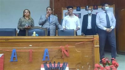 عميد آداب عين شمس يهنئ الطلاب الجدد والقدامى بالعام الجديد 