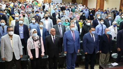 حياة كريمة.. سعفان يسلم 297 عقد عمل لأصحاب الهمم والعزيمة