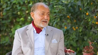 ابنة عبد العزيز مخيون عن الحالة الصحية لوالدها: لسة تعبان ومبيقدرش يتكلم