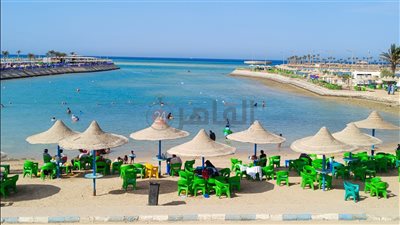 في أول أيام الدراسة.. إقبال ضعيف على شواطئ الغردقة | صور وفيديو