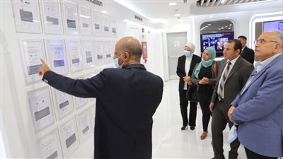 القوى العاملة تتفقد معمل هواوي بالقرية الذكية لتعزيز التعاون في مجال التحول الرقمي │ صور
