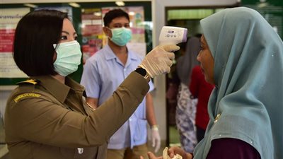 ماليزيا ترفع قيود فيروس كورونا على السفر للأشخاص الذين تم تطعيمهم بالكامل