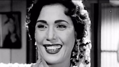 أحدهم أوصى بدفنه بعلبة شيبسي.. أغرب وصايا الفنانين والمشاهير قبل وفاتهم