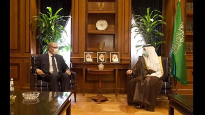 سفير مصر في الرياض يلتقي وزير الدولة للشؤون الخارجية السعودي