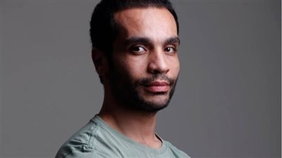 أول ظهور لـ الفنان شادي خلف داخل القفص بتهمة هتك عرض 7 فتيات 