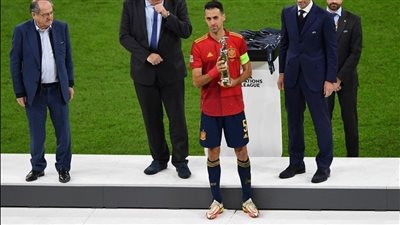 رسميًا.. بوسكيتس يفوز بجائز أفضل لاعب بـ بطولة دوري أمم أوروبا