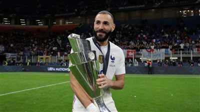 حملة في ريال مدريد من أجل دعم بنزيما للفوز بالكرة الذهبية