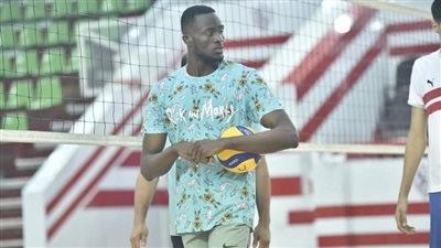 آرثر فوكينج ينتظم في تدريب طائرة الزمالك