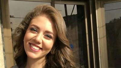 بعد أزمة منتجها وغيابها 3 أعوام.. رحمة حسن تعود بغرام بانتظام | فيديو