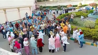 لليوم السادس على التوالي.. وقفة احتجاجية لعمال شركة سيد للأدوية للمطالبة بالأرباح | فيديو